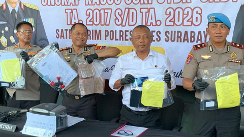 Polrestabes Surabaya menggelar konferensi pers terkait sindikat joki UTBK di Mapolrestabes Surabaya, Kamis (7/5/2026). Foto: Farusma Okta Verdian/kumparan