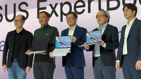 ASUS ExpertBook Ultra Foto: Kevin S. Kurnianto/kumparan