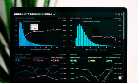 Ilustrasi data terkait pertumbuhan ekonomi. Foto: Luke Chesser/Unsplash