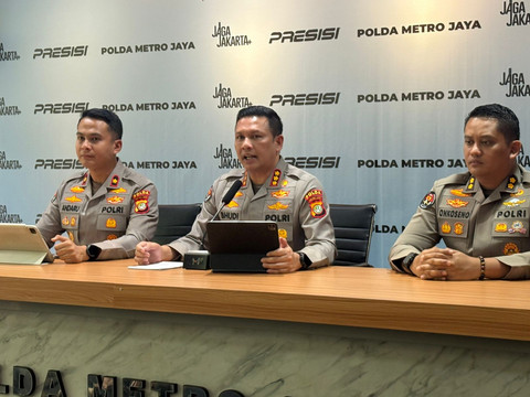Kabid Humas Polda Metro Jaya, Kombes Pol Budi Hermanto saat memberikan keterangan pers mengenai update sejumlah isu di Polda Metro Jaya pada Jumat (8/5/2026). Foto: Ryan Iqbal/kumparan