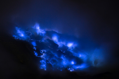 Fenomena Blue Fire di Ijen. Foto: Mazur Travel/Shutterstock
