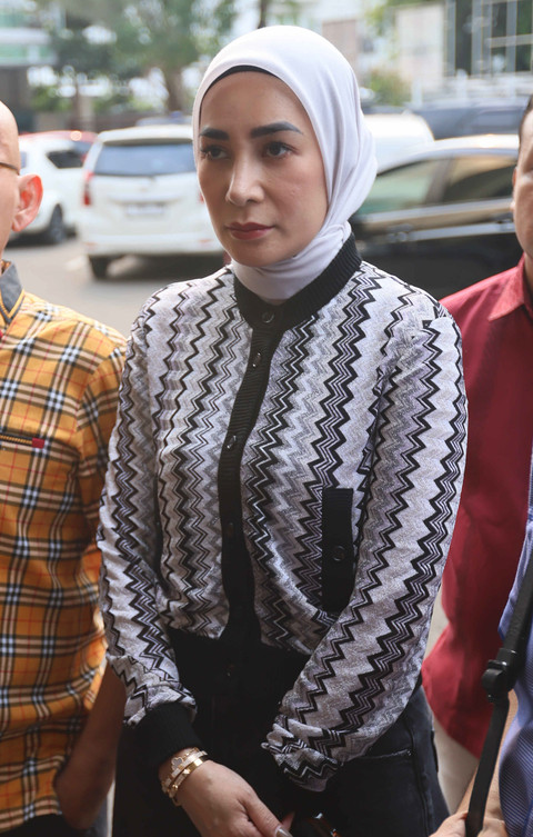 Mantan istri Andre Taulany, Erin bersama pengacara Sunan Kalijaga saat mendatangi Polres Jakarta Selatan, Jakarta, Jumat, (8/5/2026). Foto: Agus Apriyanto