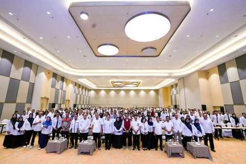 Wakil Menteri Sosial Agus Jabo Priyono menutup Pelatihan Pengelolaan BMN bagi Pengelola BMN Sekolah Rakyat Tahun 2026 di Bekasi, Jumat (8/5/2026). Foto: Biro Humas Kemensos/Ikhwan Syah Ishar