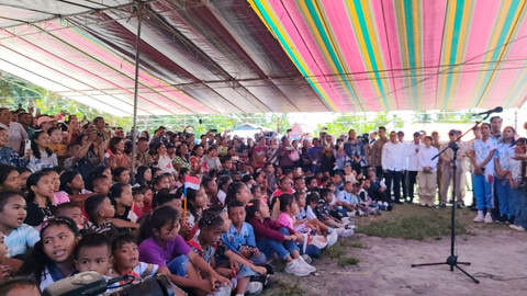 Presiden Republik Indonesia Prabowo Subianto meninjau SMKN 2 Talaud yang terletak di Pulau Miangas, Kepulauan Talaud, Sulawesi Utara, Sabtu (9/5/2026). Foto: Zamachsyari/kumparan