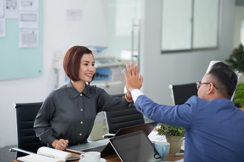 Ego yang sehat menciptakan ruang diskusi terbuka dan penerimaan diri, sumber foto: Freepik