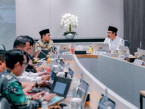 Menteri Sosial Saifullah Yusuf saat Rapat Tingkat Menteri membahas Evaluasi Capaian Pelaksanaan Inpres Nomor 8 Tahun 2025 di Gedung BP Jamsostek, Setiabudi, Jakarta Selatan, Jumat (8/5/2026). Foto: Dok. Humas Kemenko Pemberdayaan Masyarakat