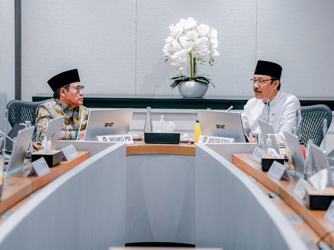 Menteri Sosial Saifullah Yusuf saat Rapat Tingkat Menteri membahas Evaluasi Capaian Pelaksanaan Inpres Nomor 8 Tahun 2025 di Gedung BP Jamsostek, Setiabudi, Jakarta Selatan, Jumat (8/5/2026). Foto: Dok. Humas Kemenko Pemberdayaan Masyarakat
