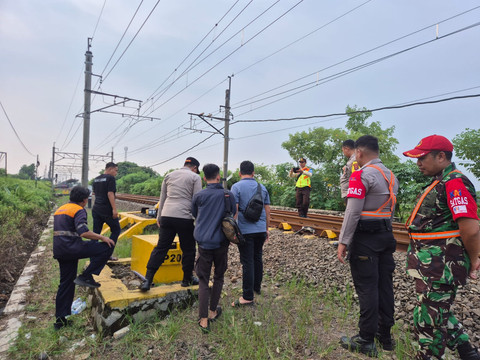 Polres Kota (Polresta) Tangerang melakukan proses penyelidikan terkait tindak pidana pencurian perangkat sinyal perkeretaapian jalur Commuter Line di Stasiun Daru, Kabupaten Tangerang dengan rute Daru-Parung Panjang, Sabtu, (9/5/2026).
 Foto: Dok. Istimewa