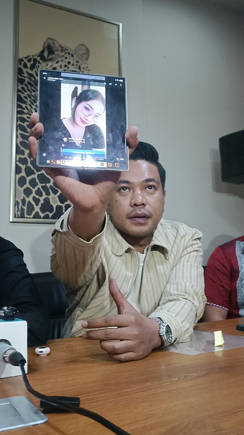 Konferensi Mantan ART Erin, Herawati di Tebet, Jakarta Selatan, Sabtu (9/5/2026). Foto: Giovanni/kumparan