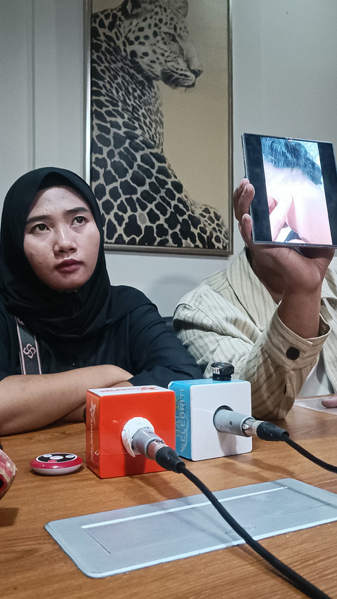 Konferensi Mantan ART Erin, Herawati di Tebet, Jakarta Selatan, Sabtu (9/5/2026). Foto: Giovanni/kumparan