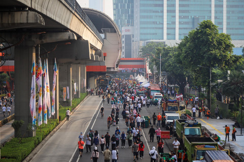 Sejumlah warga memadati kawasan Rasuna Said dalam kegiatan Car Free Day (CFD) di Kuningan, Jakarta, Minggu (10/5/2026) pagi. Foto: Iqbal Firdaus/kumparan