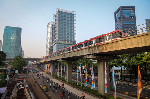 Sejumlah warga memadati kawasan Rasuna Said dalam kegiatan Car Free Day (CFD) di Kuningan, Jakarta, Minggu (10/5/2026) pagi. Foto: Iqbal Firdaus/kumparan