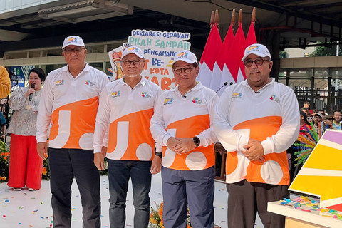Menko Pangan Zulkifli Hasan, Menteri LH Jumhur Hidayat, Gubernur DKI Jakarta Pramono Anung, dan Wakil Gubernur DKI Jakarta Rano Karno di kawasan Rasuna Said, Jakarta Selatan, Minggu (10/5/2026). Foto: Nasywa Athifah/kumparan