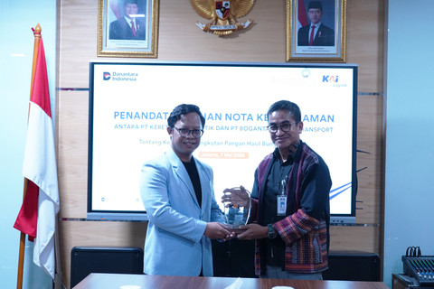 KAI Logistik, menjalin kerja sama strategis melalui penandatanganan nota kesepahaman (MoU) dengan PT Bogantara Indo Transport (Bogantara). Foto: KAI Logistik.