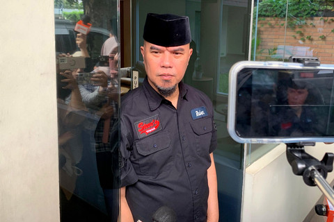 Ahmad Dhani tiba di rumah sakit JWCC Jakarta Selatan, Minggu (10/5/2026).  Foto: Vincentius Mario/kumparan