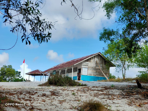 Replika Sekolah Laskar Pelangi (Dokumentasi Pribadi Penulis)