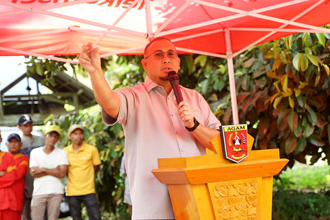 Wakil Ketua Komisi VI DPR Fraksi Gerindra, Andre Rosiade, meresmikan operasional tower BTS Telkomsel di Malalak, Kabupaten Agam, Sumatera Barat, Minggu (10/5/2026). Foto: Dok. Istimewa