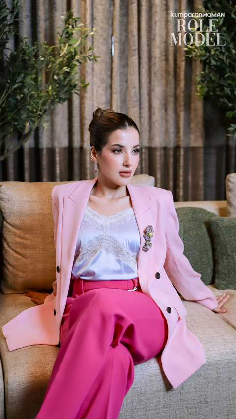 Tasya Farasya untuk Role Model berpose untuk program Role Model kumparan. Foto: Jamal Ramadhan/kumparan