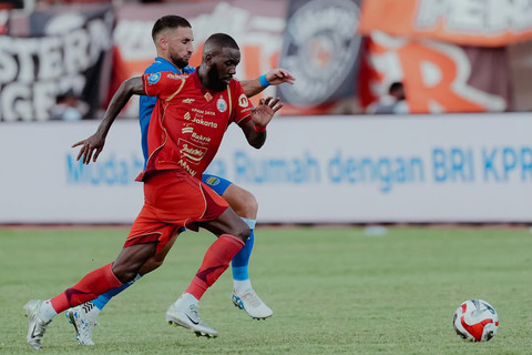 Duel Persija Jakarta vs Persib Bandung tersaji dalam laga lanjutan Super League 2025/26 di Stadion Segiri, Samarinda, Minggu (10/5/2026). Foto: Instagram/ @persija