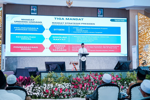 Menteri Sosial Saifullah Yusuf (Gus Ipul) dalam Dialog Kolaborasi Program Prioritas Presiden di Auditorium UIN Madura, Pamekasan, Jawa Timur, Minggu (10/5/2026). Foto: Kemensos RI