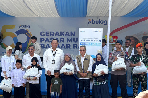 Dirut Bulog, Ahmad Rizal Ramdhani dalam pembukaan bazar Gerakan Pangan Murah (GPM) dalam rangka HUT Bulog ke-59 di Kantor Bulog, Jakarta Selatan pada Senin (11/5/2026). Foto: Argya Maheswara/kumparan