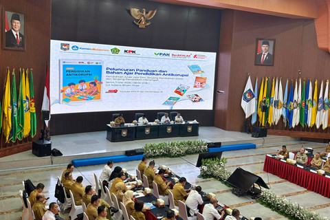 Pemerintah melalui Kemendagri, Kemendikdasmen, dan KPK meluncurkan Buku Panduan dan Bahan Ajar Pendidikan Antikorupsi di Kantor Kemendagri, Jakarta Pusat, Senin (11/5/2026). Foto: Ryan Iqbal/kumparan