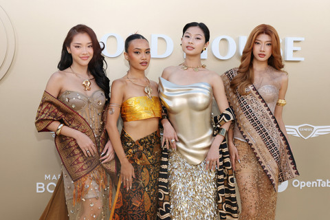 (Ki-ka) Baila, Esther, Christy, dan Shaz, member grup No Na menghadiri Gold Gala 2026 di The Music Center, Los Angeles, California, Amerika Serikat, Sabtu (9/5/2026). Foto: Amy Sussman / GETTY IMAGES/AFP