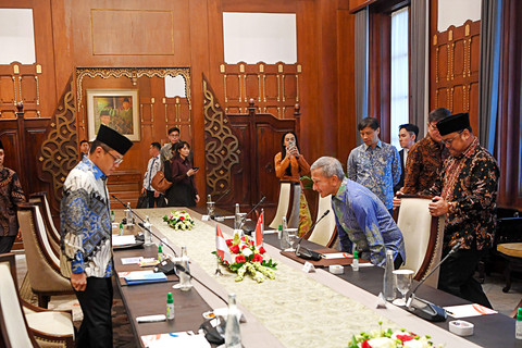 Menteri Luar Negeri Sugiono (kiri) bersiap melakukan pertemuan bilateral dengan Menteri Luar Negeri Singapura Vivian Balakrishnan (kedua kanan) di Gedung Pancasila, Kementerian Luar Negeri, Jakarta, Selasa (12/5/2026). Foto: M Risyal Hidayat/ANTARA FOTO