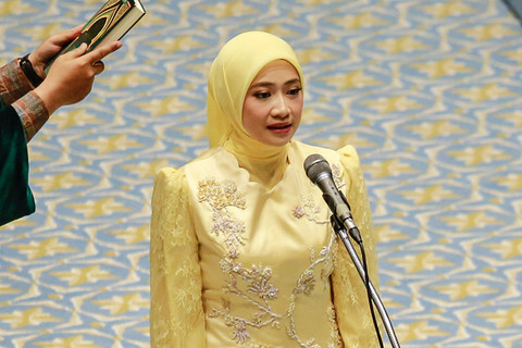 Anggota DPR Penggati Antar Waktu (PAW), Adela Kanasya Adies mengucapkan sumpah janji pada Rapat Paripurna ke-18 di Kompleks Parlemen, Senayan, Jakarta, Selasa (12/5/2026). Foto: Asprilla Dwi Adha/ANTARA FOTO