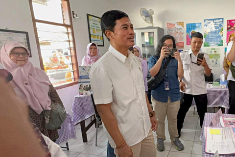 Wakil Menteri Kesehatan RI Dante Saksono Harbuwono dalam Kunjungan Lapangan Tematik dan Media Briefing bertajuk "Mengejar Anak Zero Dose di Kota Bandung Tahun 2026" di Posyandu Tela 9, Cigereleng, Bandung, Selasa (12/5/2026). Foto: Nauval Pratama/kumparan