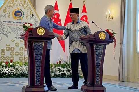 Menlu RI Sugiono (kanan) dan Menlu Singapura Vivian Balakrishnan saat memberikan joint statement dalam pertemuan bilateral di Gedung Pancasila, Kemlu RI, Jakarta Pusat, Selasa (12/5/2026). Foto: Firda Brillianti/kumparan