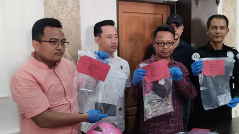 Kasat Reskrim Polresta Pati, Kompol Dika Hadiyan Widya Wiratama memberikan keterangan pers kasus dukun cabul di Mapolresta Pati, Selasa (12/5/2026). Foto: kumparan