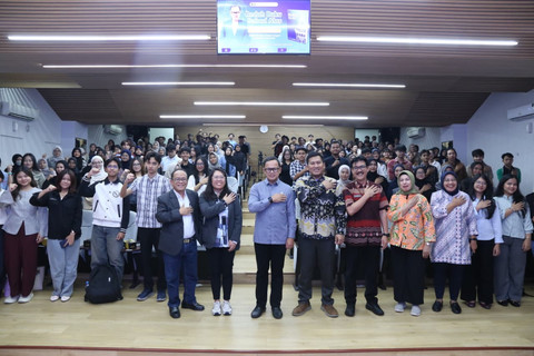 Wamendagri Bima Arya tegaskan pentingnya ideologi dan nyali bagi pemimpin saat bedah buku "Babad Alas" di FISIP Undip, Selasa (12/5/2026). Foto: Kemendagri RI