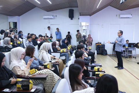 Wamendagri Bima Arya tegaskan pentingnya ideologi dan nyali bagi pemimpin saat bedah buku "Babad Alas" di FISIP Undip, Selasa (12/5/2026). Foto: Kemendagri RI