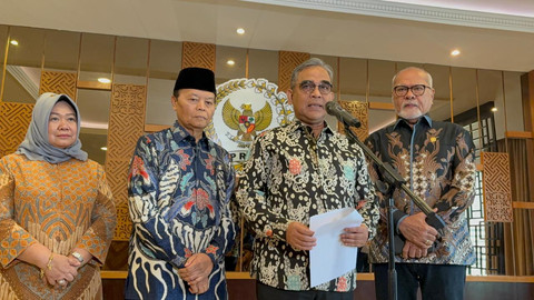 Ketua MPR Ahmad Muzani saat konferensi pers di Kompleks Parlemen, Senayan, Jakarta, Rabu (13/5/2026). Foto: Nasywa Athifah/kumparan