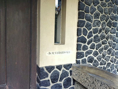 Rumah Pahlawan Nasional yang juga rektor pertama Universitas Gadjah Mada (UGM) Prof Dr Sardjito yang berada di Jalan Cik di Tiro, Terban, Kemantren Gondokusuman, Kota Yogyakarta dijual, Rabu (13/5/2026). Foto: Panji/kumparan