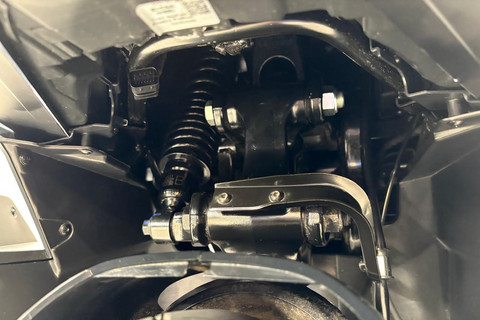  Double wishbone suspension di motor listrik OMOWAY OMO-X. Foto: Fitra Andrianto/kumparan