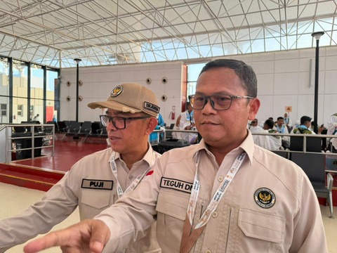 Sekjen Kemenhaj Teguh Dwi Nugroho (kanan) saat ditemui di Bandara Jeddah. Foto: Dok. MCH 2026