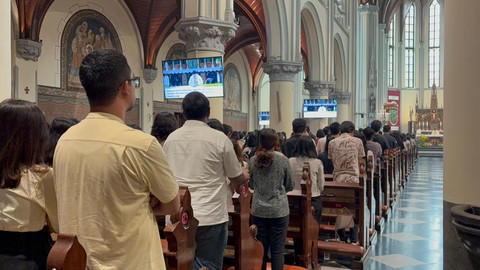 Suasana Ibadah Misa Hari Raya Kenaikan Yesus Kristus di Gereja Katedral Jakarta, Kamis (14/5/2026). Foto: Nauval Pratama/kumparan