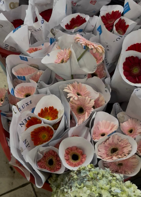 Bunga gerbera di Pasar Rawa Belong. Foto: kumparan/Selfy Momongan.