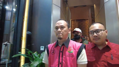 Kejaksaan Agung menahan pemilik PT Cordelia Bara Utama (CBU), Muhammad Juni Eka, terkait dugaan korupsi pengelolaan tambang batu bara PT Asmin Koalindo Tuhup (AKT) di Kabupaten Murung Raya, Kalimantan Tengah, Rabu (13/5/2026). Foto: Kejagung