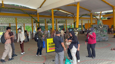 Suasana Taman Margasatwa Ragunan, Jakarta Selatan, saat long weekend Hari Raya Kenaikan Yesus Kristus, Jumat (15/5/2026). Foto: Nauval Pratama/kumparan