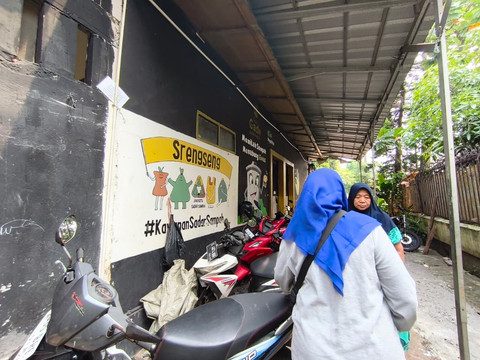 Kondisi Bank Sampah Bumi Lestari di Kelurahan Srengseng, Jakarta Barat, dengan volume sampah yang tersisa relatif sedikit usai proses pengangkutan beberapa hari lalu, Jumat (15/5/2026). Foto: Aditya Nugraha/kumparan
