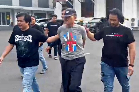 Polisi menangkap DR (29 tahun), pria yang menyekap dan memperkosa seorang mahasiswi salah satu kampus swasta di Makassar. Foto: Dok. Jatanras Polrestabes Makassar