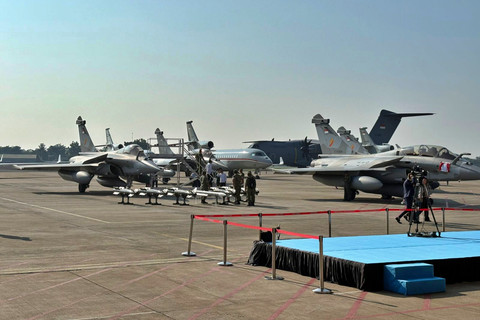 Jejeran Pesawat Tempur Rafale dan Alusista lainnya di Baseops Halim, Jakarta Timur. Foto: Rayyan/kumparan 