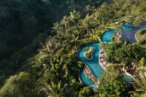 Kolam renang di Padma Ubud Resort Bali. Foto: Padma. 