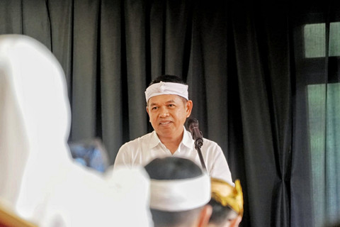 Gubernur Jabar Dedi Mulyadi menghadiri Diskusi Kecagarbudayaan dengan topik "Prasasti Batu Tulis dan Makuta Binokasih Sanghyang Pake", di Museum Pajajaran Bogor, Kota Bogor, Jawa Barat, Kamis (14/5/2026). Foto: Dok. Diskominfo Jabar