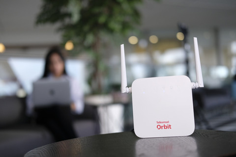 layanan internet rumah nirkabel (wireless) prabayar dari Telkomsel yang menggunakan perangkat modem WiFi dan jaringan 4G/5G. Foto: Dok. Telkomsel