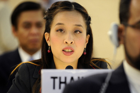 Putri Bajrakitiyabha dari Thailand menyampaikan pidato pada tanggal 14 September 2009. Foto: AFP PHOTO / FABRICE COFFRINI