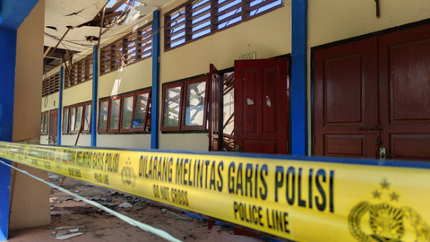 Suasana gedung SMAN 7 Mataram, NTB, yang ambruk. Foto: Dok. kumparan